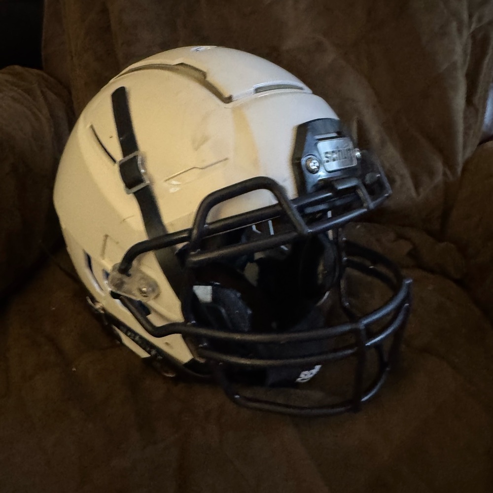 Schutt F7 used helmet Adult Medium